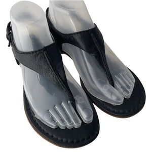 Frye Black Leather Thong Sandals